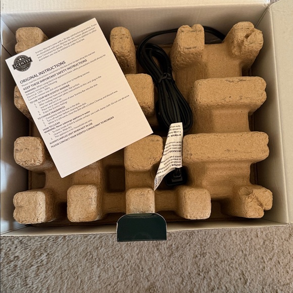 Beetlejuice Scenty Warmer with Green and Black Design - Picture 3 of 4